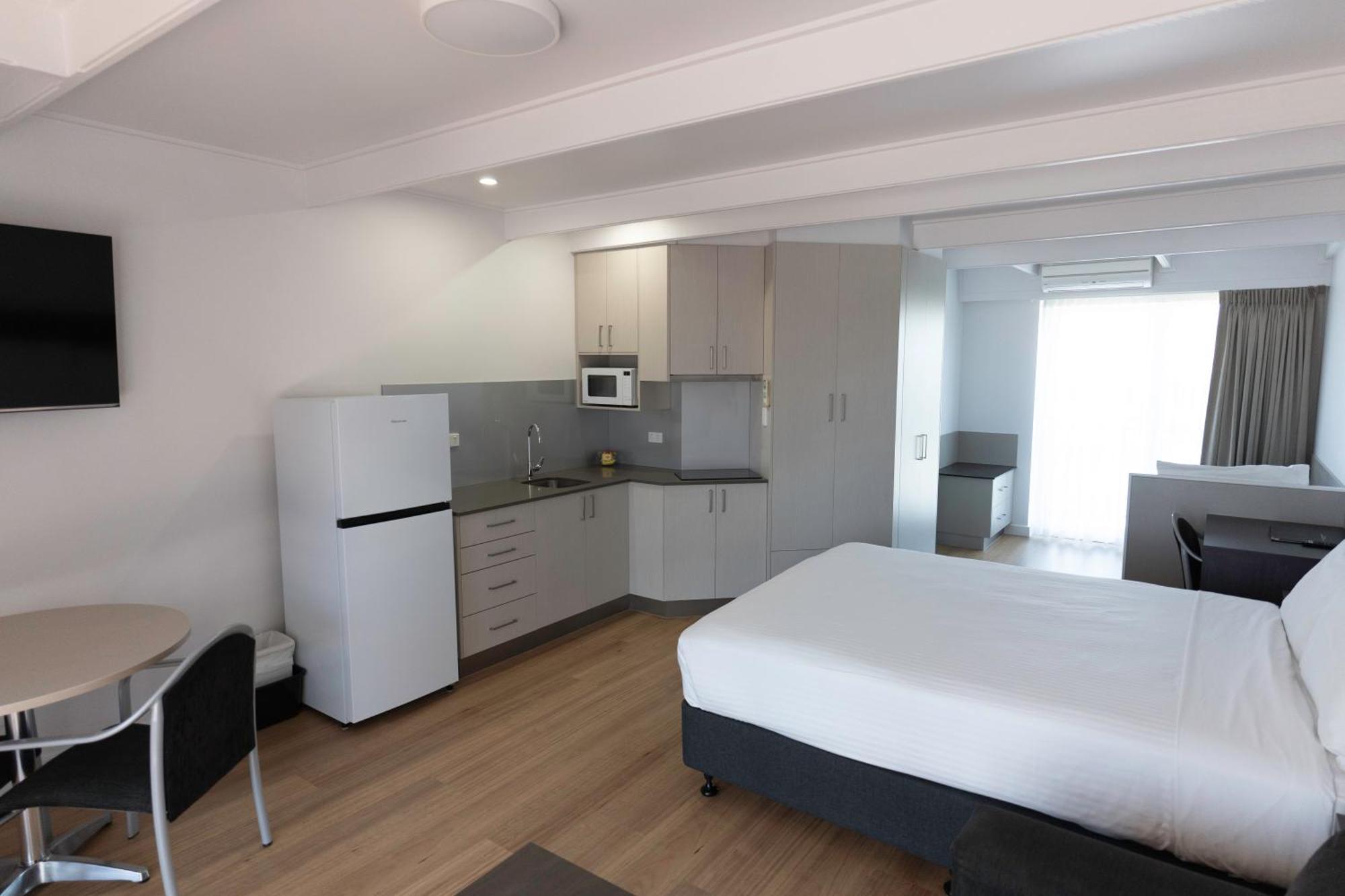 Amooran Oceanside Apartments And Motel Narooma Exterior photo
